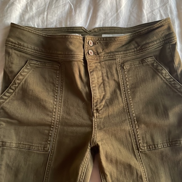 Anthropologie olive green cargo pant. Flare/bootcut with seam on leg, 32 US. - Picture 2 of 5